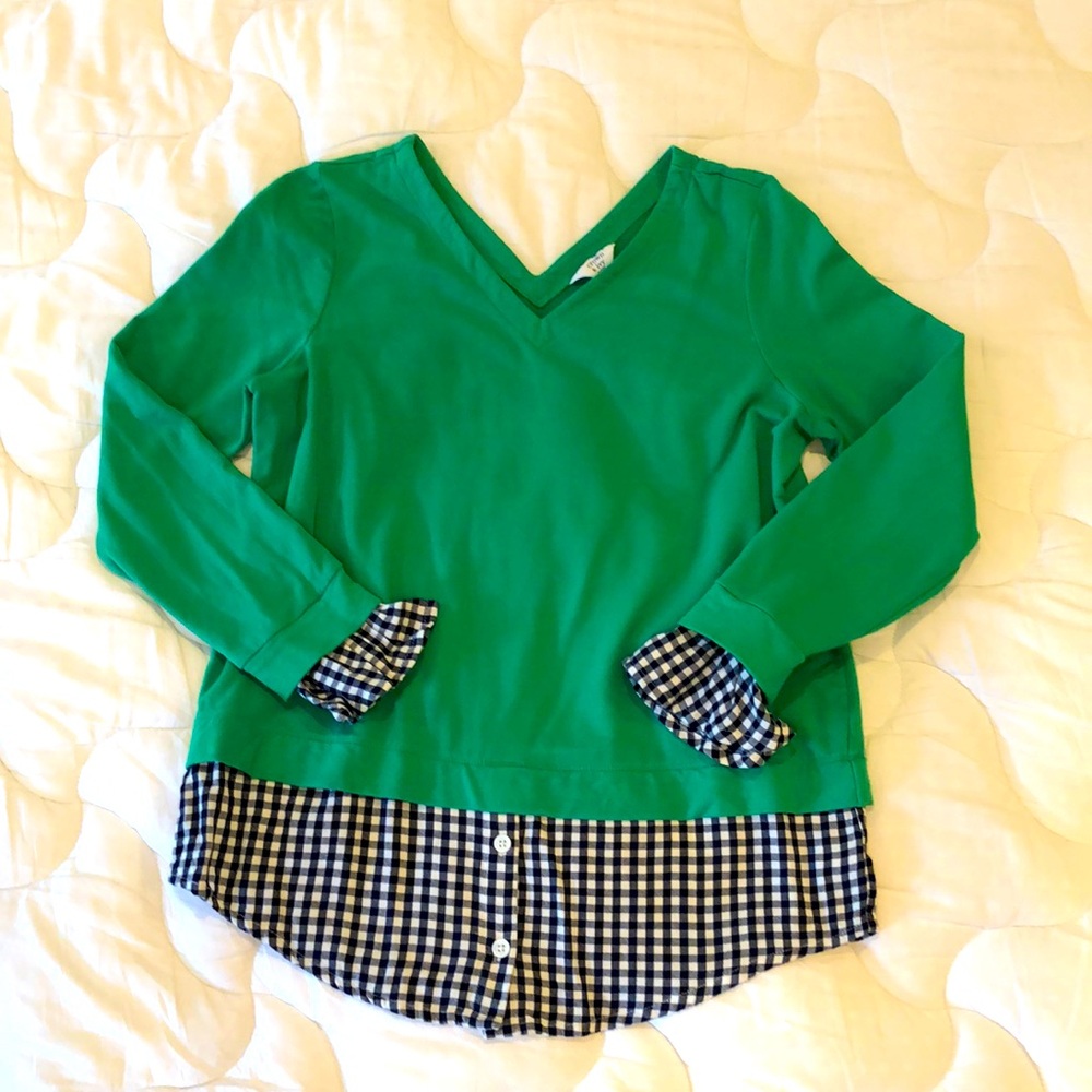 Crown & Ivy women’s petite medium blouse. Green with navy/white gingham.